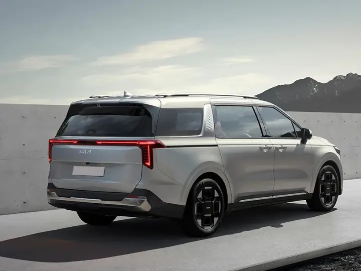 Kia Carnival image in Dausa