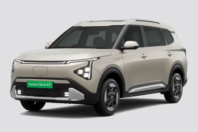 Kia Carens Clavis EV image in Dausa